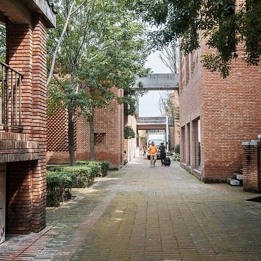 SurfacesMagzin's tweet photo. Material Poetry: Art Museum
completely covered with red bricks.
Follow @surfacesreportermagazine for more posts and updates and tag us to be featured.
.
.
DM for missing credits.
.
#surfacesreporter #design_archbytes #architecture #arkitektur #arkiminimal #arkitekt https://t.co/YXxMf77Ptf