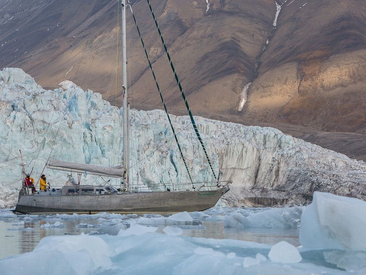 val_boileau's tweet photo. Aujourd’hui les élèves du #CollègedeGOLBEY accueillent Sophie et Tobias, skippers sur le #Northabout⛵, de retour d’une #UnuMondoExpedition au Groenland🇬🇱 pour les sensibiliser au problème du #réchauffement_climatique.🌡️🌞
#EDD
#agirPourleClimat
https://t.co/sOZQ7k3O9X https://t.co/AozqHwYX83