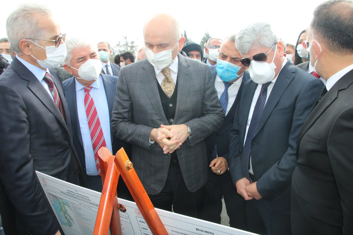HBTurkoglu's tweet photo. 📍 #Hatay'ımızın İlçelerini Birbirine Bağlayan ve Bakanlığımızın Uhdesinde Olan Tüm Yolları #Modernize ve #Rehabilite Ederek Asfaltsız Yol Bırakmayacağız.
*
Sadece Şehirlere Değil, Gönüllere Giden Yolları da #Mamur Kılmanın Azmi ve Gayretindeyiz

#SevdamızHATAY ❣🇹🇷 https://t.co/e4ZkhTjDwC
