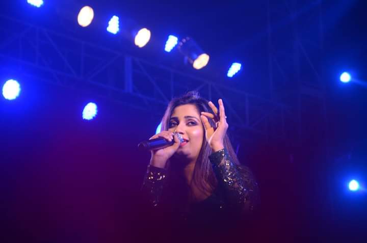 SonaSsg's tweet photo. The Swag that the Queen holds on stage! β₯
@shreyaghoshal - Green suited you the most! Would you Please wear this outfit again in ahead..
#SGSLAYED #SGROCKS https://t.co/26ESrVNTB5