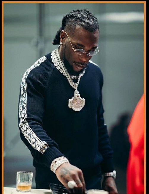 TayeOrisa's tweet photo. Now that Burna boy is taking staircase to break into the US market, these guys from the other camp are laughing at him, when code is finally cracked and he's doing his deserved numbers, they'd be quick to say "Atlantic", blah blah blah.
#Nocheatcode
"2021 we taketh by force" https://t.co/nsRpWLbyG3