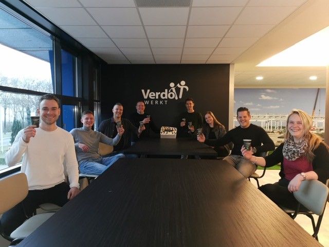 CrossbowCoffee1's tweet photo. Verdo Werkt BV is verhuisd naar een mooi nieuw pand aan de Utrechtseweg in Renswoude en daar hoort uiteraard een nieuwe verse bonenmachine van Crossbow Coffee bij.  Verdo Werkt heeft een groot aanbod vacatures.  Sven Hardeman bedankt voor het vertrouwen en goede zaken gewenst! https://t.co/RuopIUdw7A