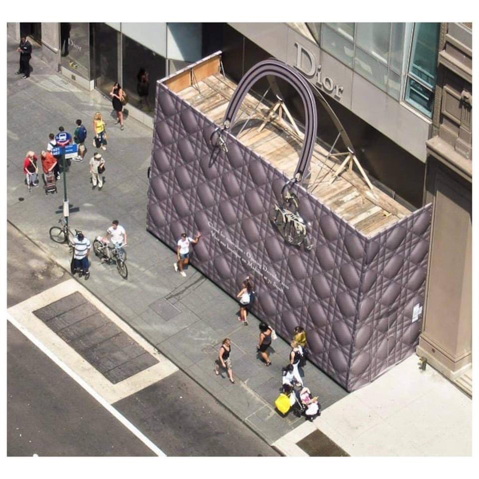 Chrispannaruj's tweet photo. แค่ Renovate ร้านค่ะ ความ Dior อ่ะเนอะ https://t.co/urXzzFj8WN