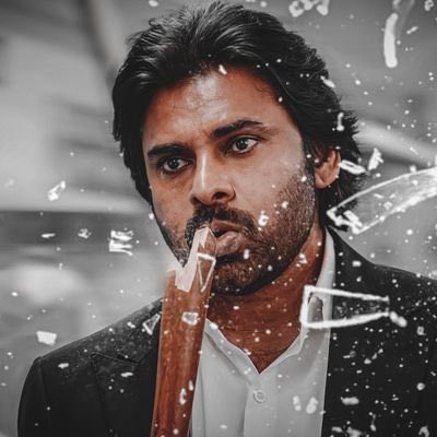 SupremePSPK's tweet photo. #VakeelSaabTEASER Hits 760K Likes with 8M Updated views🔥 !! 

Massive RESPONSE ALL OVER 🔥👌

Link : https://t.co/0BiN4hKLWH

@PawanKalyan || #VakeelSaab https://t.co/GPuwwtVoFr