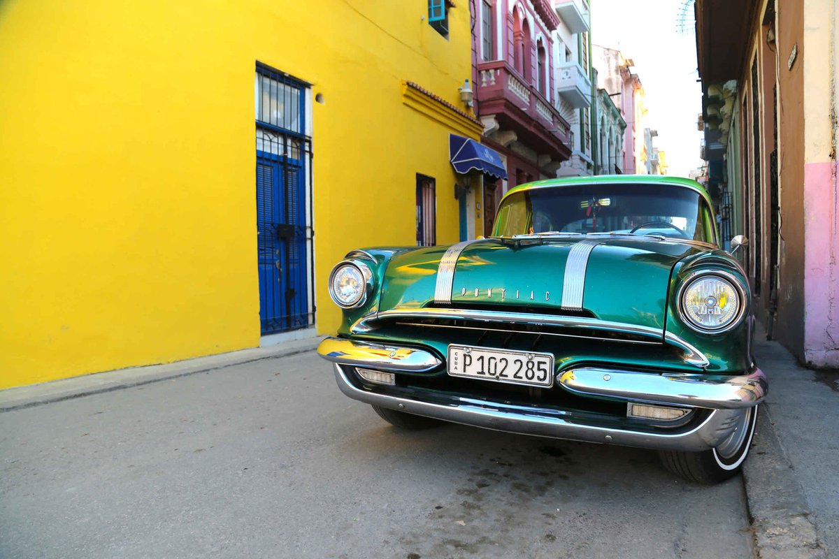 Кубинский стиль. Куба Гавана улица автомобиль обои. Куба колоритные фото граффити. Havana Colour.
