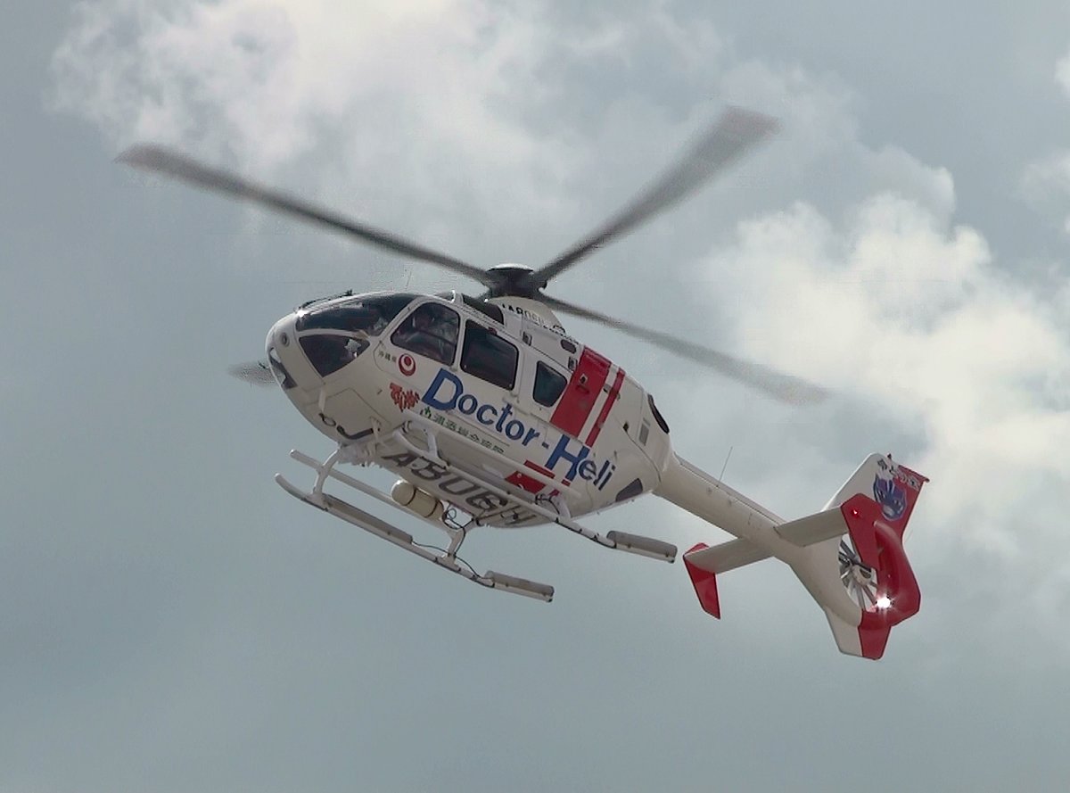 は さん 木綿のハンカチーフ ドクターヘリにマブヤーとガナシーのイラストが やっぱり沖縄ってすごい