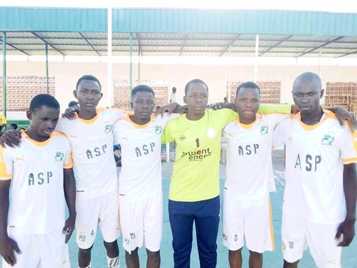 EnochBitrus1's tweet photo. Borno state handball  community annual competition on progress 
Day 1 was great with a draw, from FC  A Yaro and Mafoni City boys  21:21 https://t.co/WddNer9KBV
