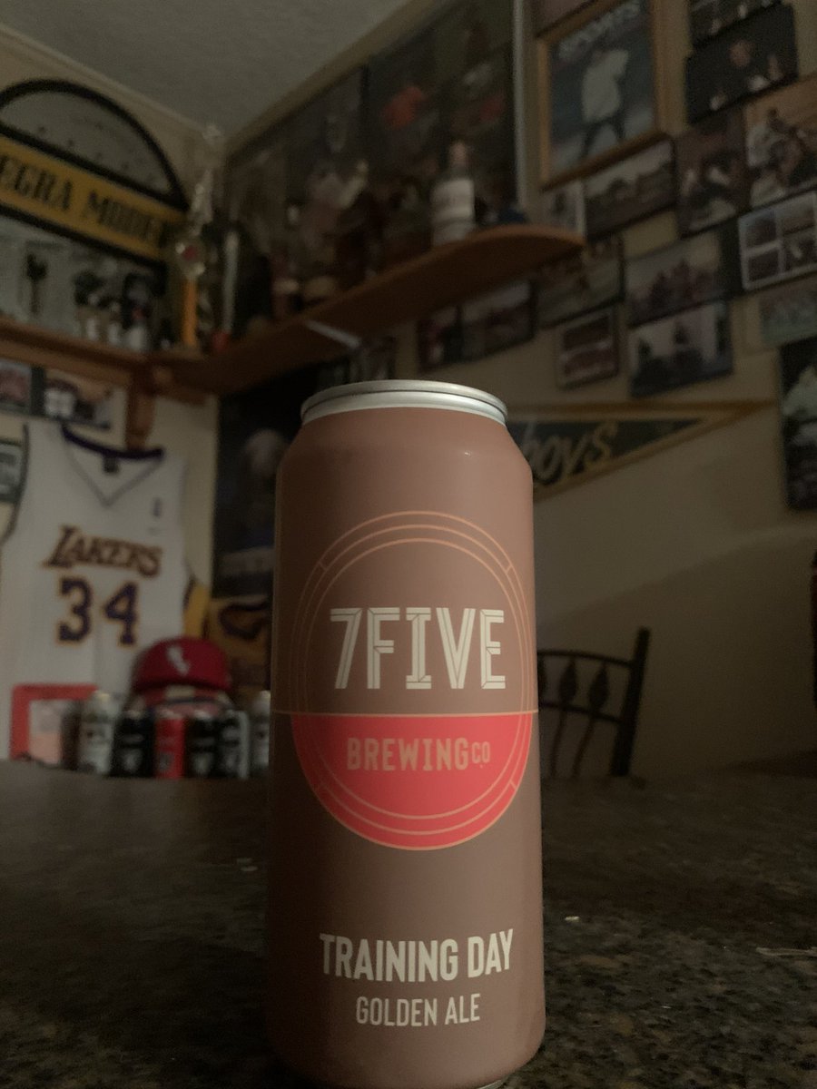 tiquioG's tweet photo. Knights get the win! 🍻#VGK #7five https://t.co/jx7nMKIysO
