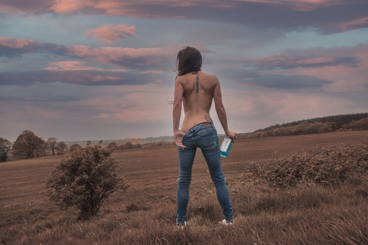 shootatmine's tweet photo. #model #bombaysapphire #sundet #female #sexy https://t.co/gNIn2NV8bF