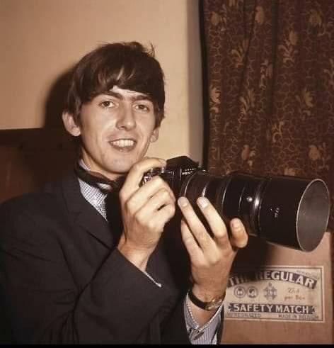 theAusBeatlez's tweet photo. Photo time!! 📸

#beatles #thebeatles #band #music #camera #george #georgeharrison #lens #photography #photo #snapshot #capturethemoment #filmphotography #film #view #instagram #instagood #instadaily #instaphoto #instacamera #twitter https://t.co/BvlfM9C4ot