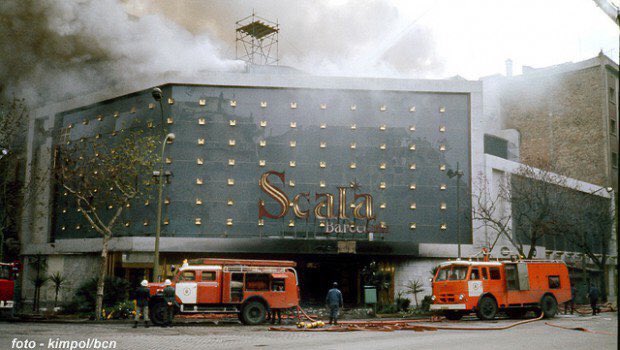 joan_vdg's tweet photo. #taldiacomavui de 1978 diversos còctels molotov cremaven la sala de festes Scala de Barcelona matant a 4 persones.

L’incendi, detencions i criminalització de la CNT que desencadenaren, representen un dels casos més significatius de guerra bruta a la Transició: El cas Scala.

Fil https://t.co/7cTqOft4pO