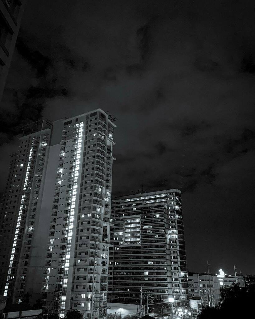 Night Lights ...
.
.
.
.
.

 #photography #blackandwhitephotography #blackandwhite #blackandwhitephoto #bnw #instablackandwhite #bnwmood #bnwphotography #bnw_captures #bnwphoto #bnw_society #bnw_planet #bnw_planet_2020 #monochrome #monochromatic #mobilep… instagr.am/p/CKDdTfLntKw/