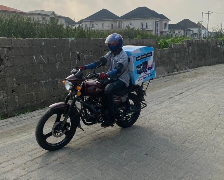 iAGB4REAL's tweet photo. #ETLogistics Rider on a cruise to delivery.
More people on @Symply_Tacha payroll.
Thank you Tacha for providing Job opportunities to people at a very young age.
#TachaMatters
#FridayMotivation https://t.co/rfLYJILzcJ