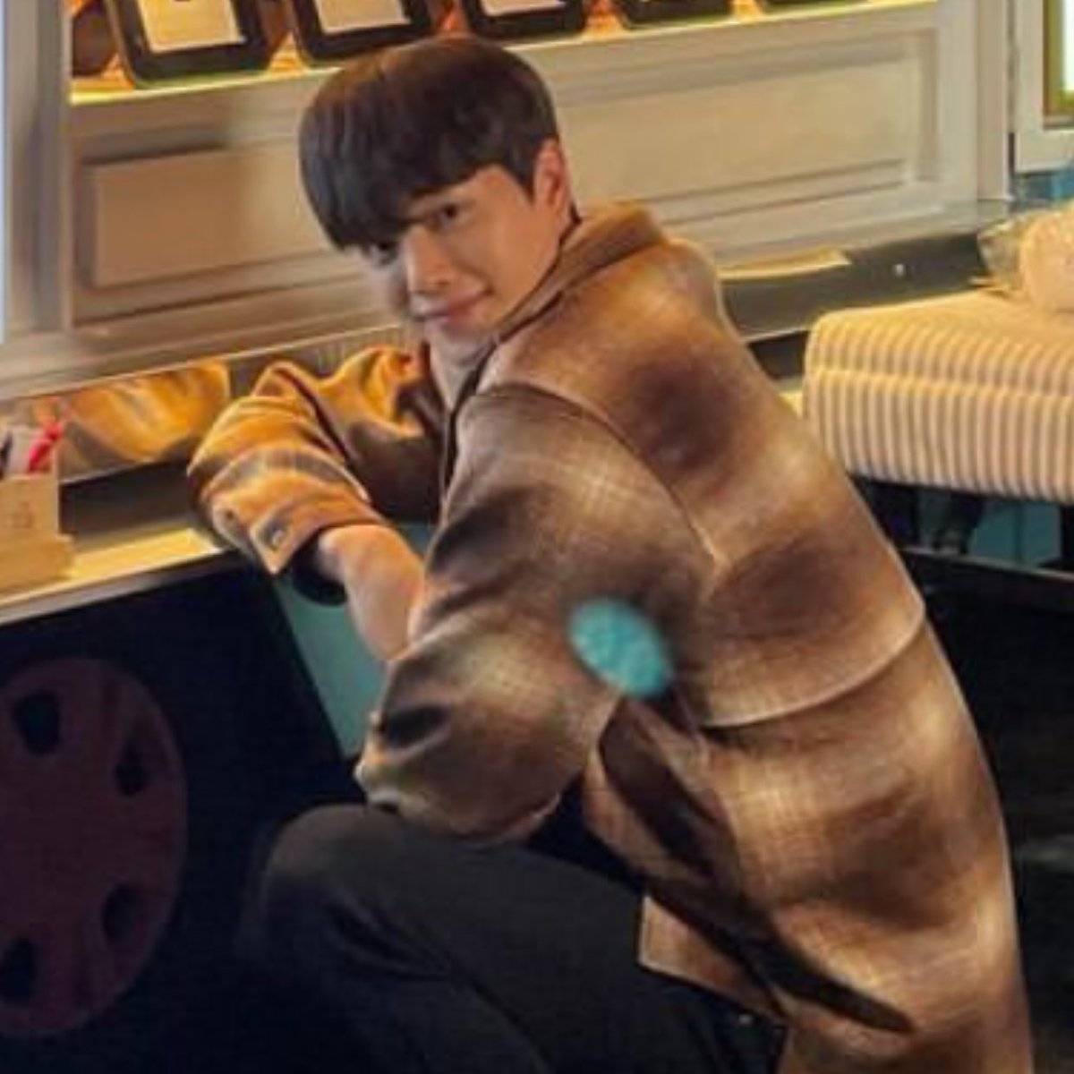 423file's tweet photo. if song kang 186cm tall then why tiny https://t.co/9UJm5AJ4ls