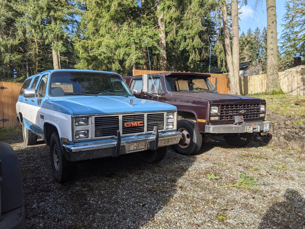Cherp92lx's tweet photo. I picked up another square yesterday. Might be one of the cleanest I've come across in years that hasn't had a full resto. #squarebody #suburban #gmctrucks #chevrolettrucks #454bigblock #teamtailgate https://t.co/WOxtM1OTmX