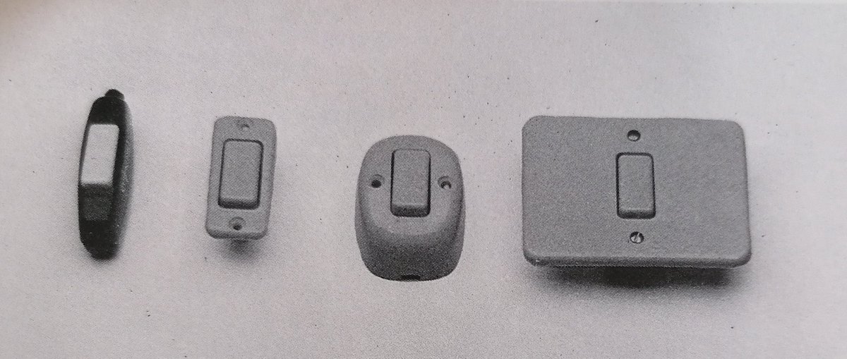 chiaralessi's tweet photo. 1953. Serie "Domino", i primi interruttori del primo produttore italiano: i fratelli Bassani della Bticino a Varese.
Quindi la B sta per Bassani. Ma allora che c'entra il Ticino? Nulla, era un omaggio al padre elettricista che aveva lavorato là in una centrale.

#tantecarecose https://t.co/8z4mHKE7OC