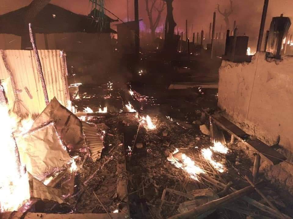 ACTforHumanity's tweet photo. Hingga berita ini dinaikkan, belum ada korban jiwa yang dilaporkan terluka akibat kebakaran. Kini ribuan pengungsi mencari tempat tinggal yang lebih aman.
Hasbunallah Wanikmal Wakil, Nikmal Maula Wanikman Nasir.
#LetsHelpRohingya https://t.co/1AyhqiSa5w