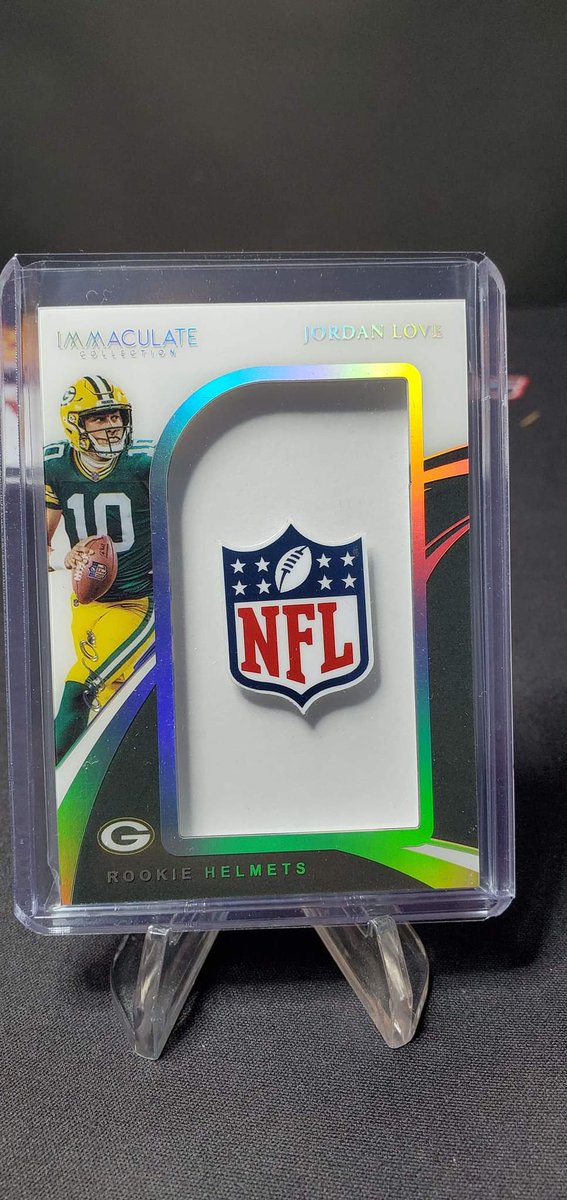 cardkingbreaks's tweet photo. Immaculate football fire 🔥😍👌 #cardkingbreaks #nfl #football #boxbreaks https://t.co/8B9d32eC0X