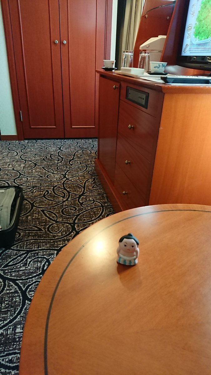 令和元年九州場所の時に泊まった、老舗タカクラホテル福岡。コロナ禍で廃棄とのニュースをみました。落ち着きのある広いお部屋を用意して下さって、有難うございました。良い思い出です。 https://t.co/e2W0dFMMeE