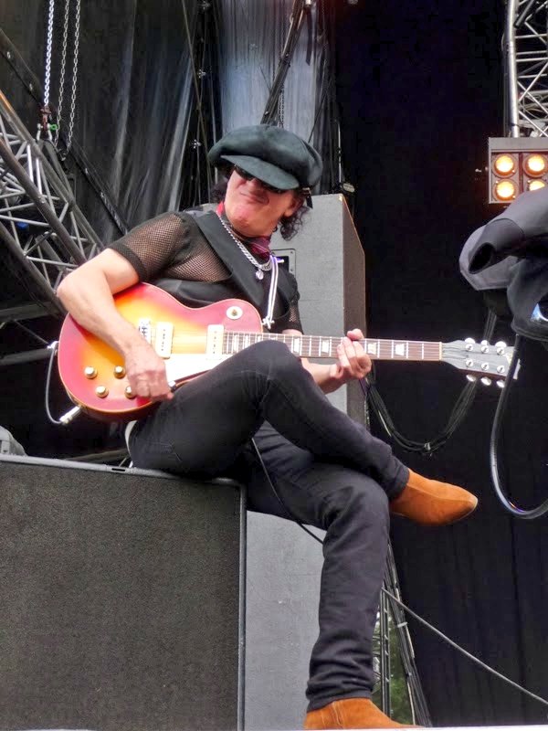 Rest in Peace, Sylvain Sylvain 13.01.2021 💔

Popkulttuuria ja undergroundia: New York Dolls @ Ankkarock 1.8.2009: popkultt.blogspot.com/2021/01/dolls.…