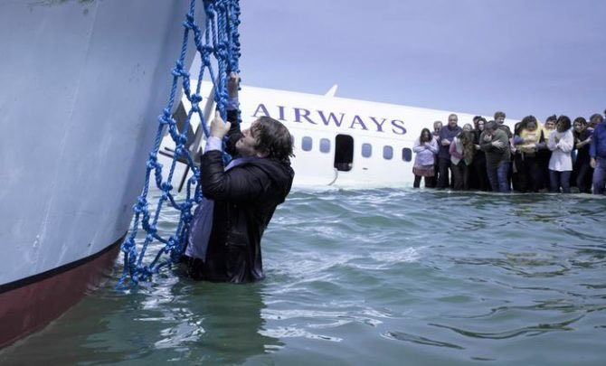airplusnews's tweet photo. 🇺🇸 Il y a 12 ans jour pour jour, le vol US Airways 1549 amerrissait dans l’Hudson. 

Après une double panne moteur, suite à un birdstrike, le captain Sullenberger a réussi à sauver la vie des 155 personnes à bord.

L’A320 accidenté est exposé au musée de l’air de Charlotte. https://t.co/aZJTrrECAN