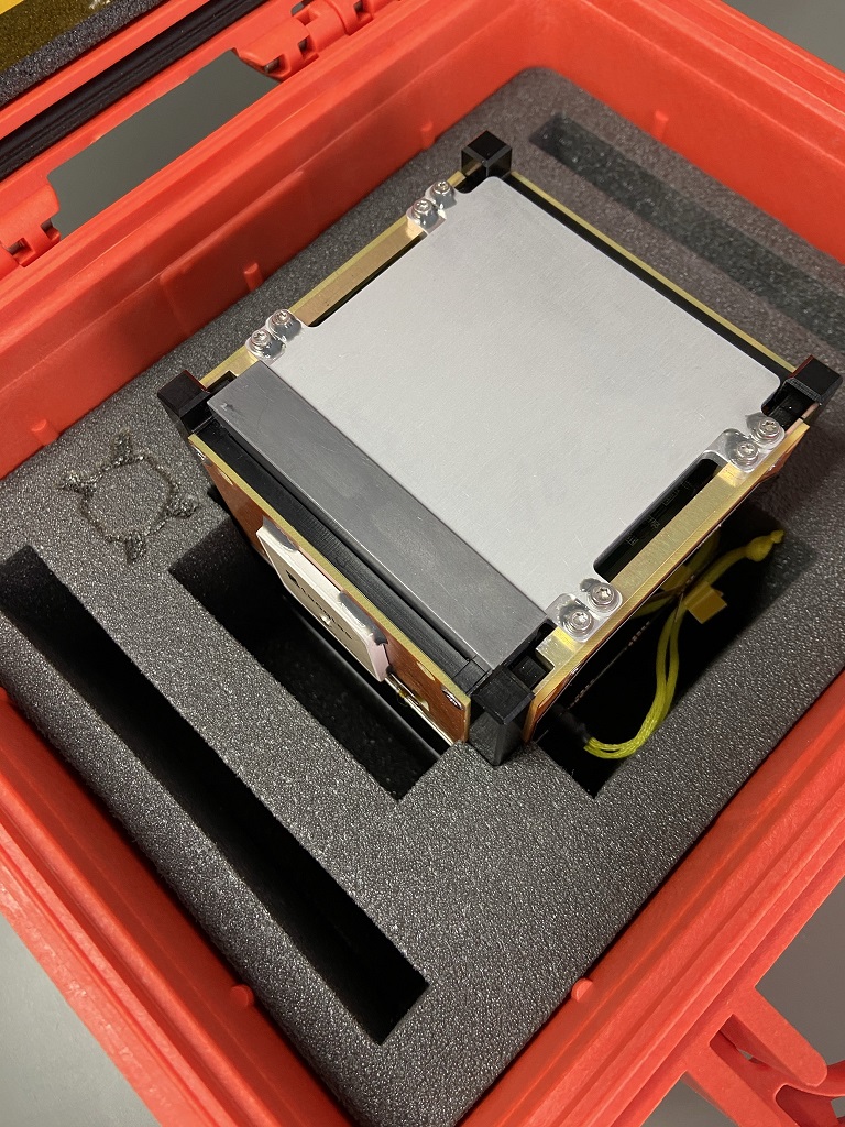 SensorSun's tweet photo. The project GRBAlpha was completed. I'm waiting in the dark cube for light. I'll look at you from heaven, soon
#space #AeroSpace #satellite #nanosat #cubesat #hamradio #VHF #UHF #sunsensor https://t.co/4FBoEjFLfA