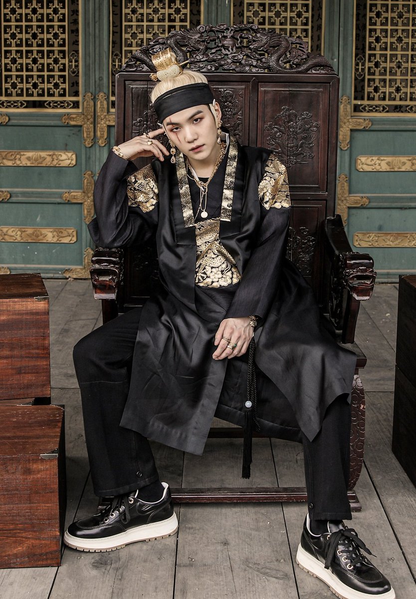 BTSPressData's tweet photo. “Since the release of #Suga's Daechwita, there have been a lot of requests asking for more information about gugak. (...) So we decided to make an online dictionary of gugak which provides all the information,” said Lim Jae-won, director general of the National Gugak Center. https://t.co/1ssZVcNP7R