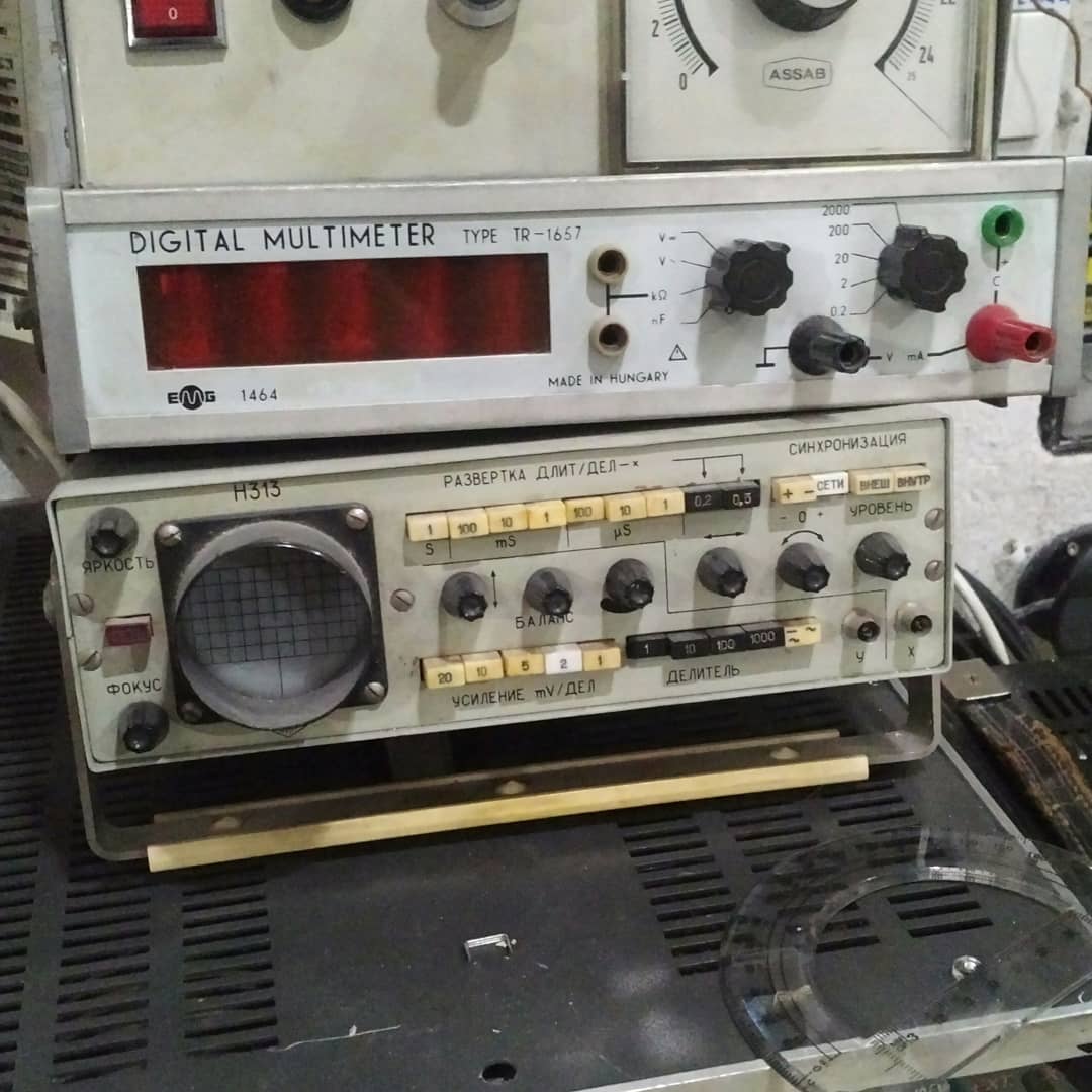 tamhanna's tweet image. Some #vintagetestequipment at #hackbudapest. Hungary was responsible for many #multimeter designs during the #sovietunion, and also had a long running partnership with #goerzelectro of Vienna on the production of #Unigor #multimeters. Their version…

📸 instagram.com/p/CKDpRRijWvF/