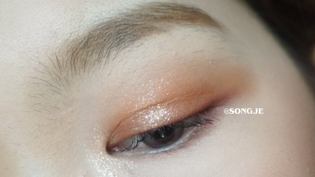 EGLIPS FLASH SHADOW ✨ เกินคาดมาก!ตรงๆสวยทั้ง2พาเลทเลย 01 โทนอิฐๆกินใจ🍂 02 โทนน้ำตาล-นู้ด นัวๆ🥨 พิกเม้นต์ปังมากก ไม่คิดว่าสีจะแน่นขนาดนี้! เบลนด์ง่ายนะ มือใหม่ก็แนะนำ เชียร์เลย โทนใช้ง่าย เขาจะวางขายวันที่17 นี้~