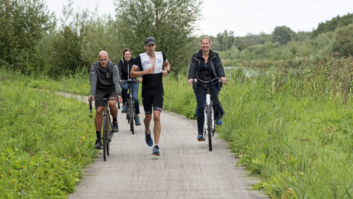 triathlonNL's tweet photo. Voor de laatste keer blikken we terug op 2020 en we kijken ook hoopvol vooruit naar 2021 met hoofdrolspelers van afgelopen jaar. Vandaag met @yvonnevvlerken en @Mathijm Lees je mee? https://t.co/WXn8J85B0m #TransitionMagazine https://t.co/RDHjOrIapp