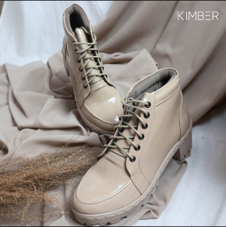 menang_dulu's tweet photo. 🍃KIMBERSHOES 🍃

sepatu jenis oxford dengan hak tinggi 6 cm membuat kamu terlihat berkarakter kuat dalam menjalani hari-harimu🤗 banyak pilihan warna yang emang keren dan gemes banget😍yuk buruan cek bio aku⬆️

#sepatu #sepatuwanita #sepatukeren #wirdamansyur #Bogor #Indonesia https://t.co/vMAsTtyatd