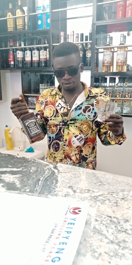 jayblackbee's tweet image. Yeipyeng chilling club Jos....Let me be your celebrity Barman 🍾🍾