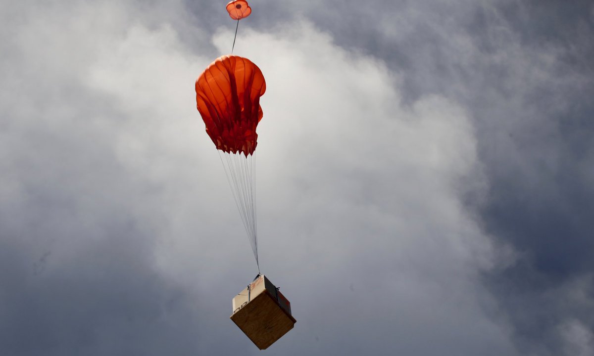 53rdWRS's tweet image. Another day, another drop.

But this time with bonus visible wake turbulence created by our wingtip vortices.

#ReserveReady
