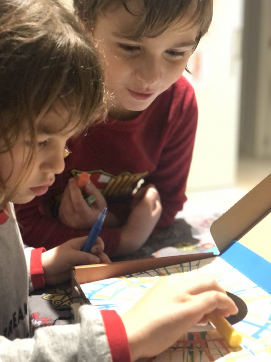 cintaixa's tweet photo. Molt bones propostes STEM de @kiwico_inc per crear, imaginar, construir i, sobretot, jugar a casa! #STEM #maker #TinKerCrate https://t.co/TFYSRHs01w
