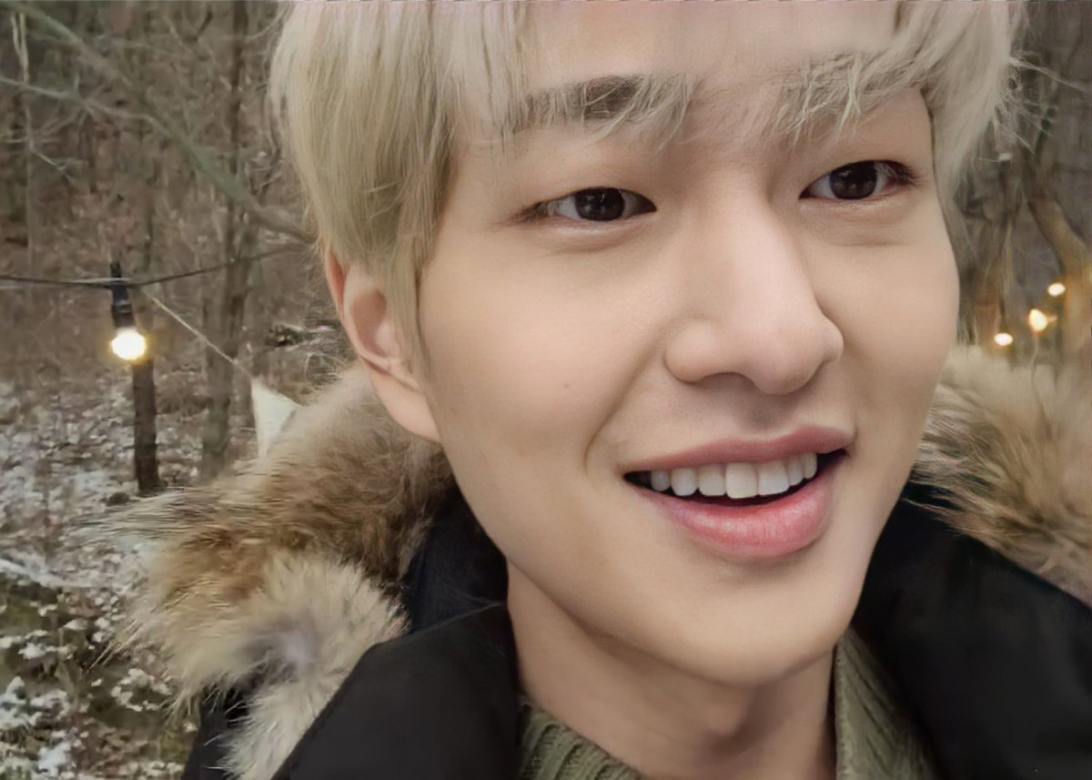 daintysunshine1's tweet photo. 210115 Onew Vlive HD Photo (1)

So handsome! 😍
@SHINee 
#SHINee #ONEW https://t.co/rapwnmb48G