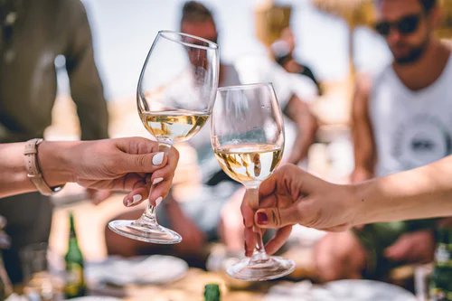 365DrinksUK's tweet photo. Red wine has always been praised for its many health benefits, but did you know that white wine is just as good for you?
https://t.co/h6CcZHB4aZ
#drinkingredwine #buywineonline https://t.co/0IVgHlbuy0
