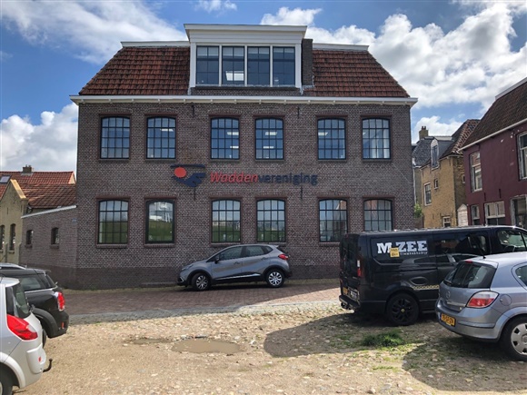 OF_nl's tweet photo. Vanaf 2023 geldt voor kantoorgebouwen een energielabelplicht van minimaal #labelC. Steeds meer instanties kloppen daarom aan bij @tolsumadvies om te kijken wat dit voor hen betekent. 'Soms kom je duurzame pareltjes tegen, dit is er één van.'
https://t.co/uk65ZFJc2t https://t.co/OAKdVtgXWo