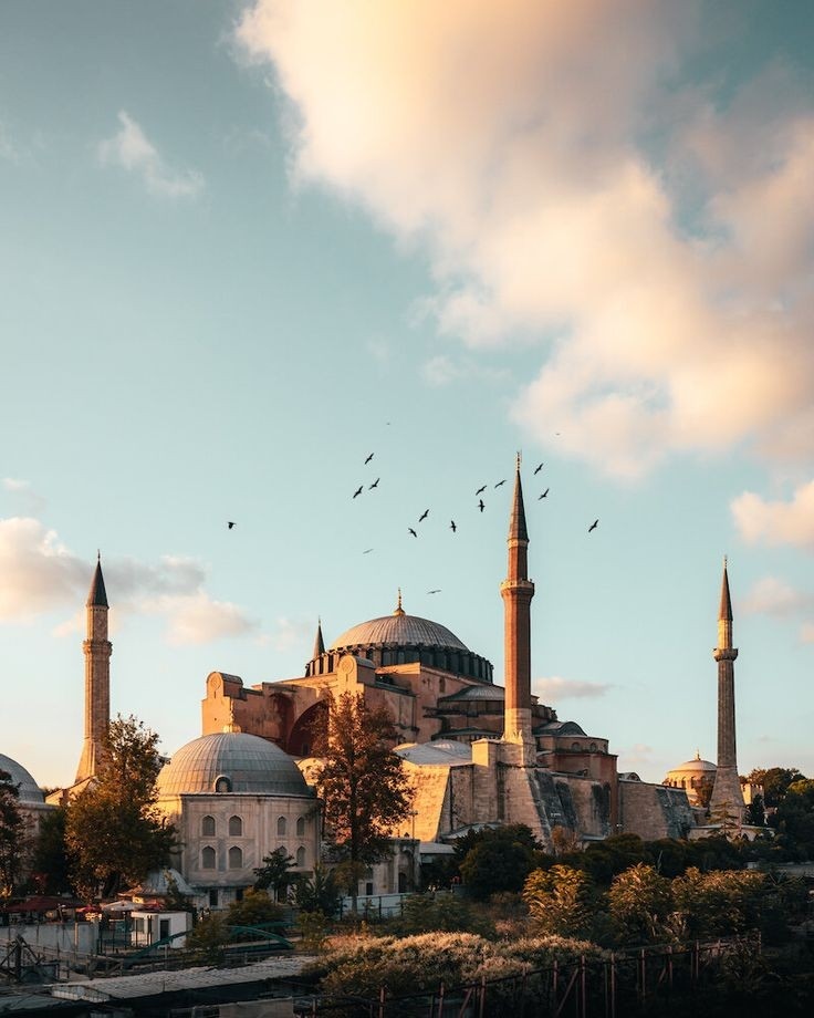 gstudiesmena's tweet photo. جمعة مباركة من اسرة G-studies 🕌
Blessed Friday everyone from G-studies 🕌
#blessedfriday #friday #gstudiesMena https://t.co/bnNpWJcjhm