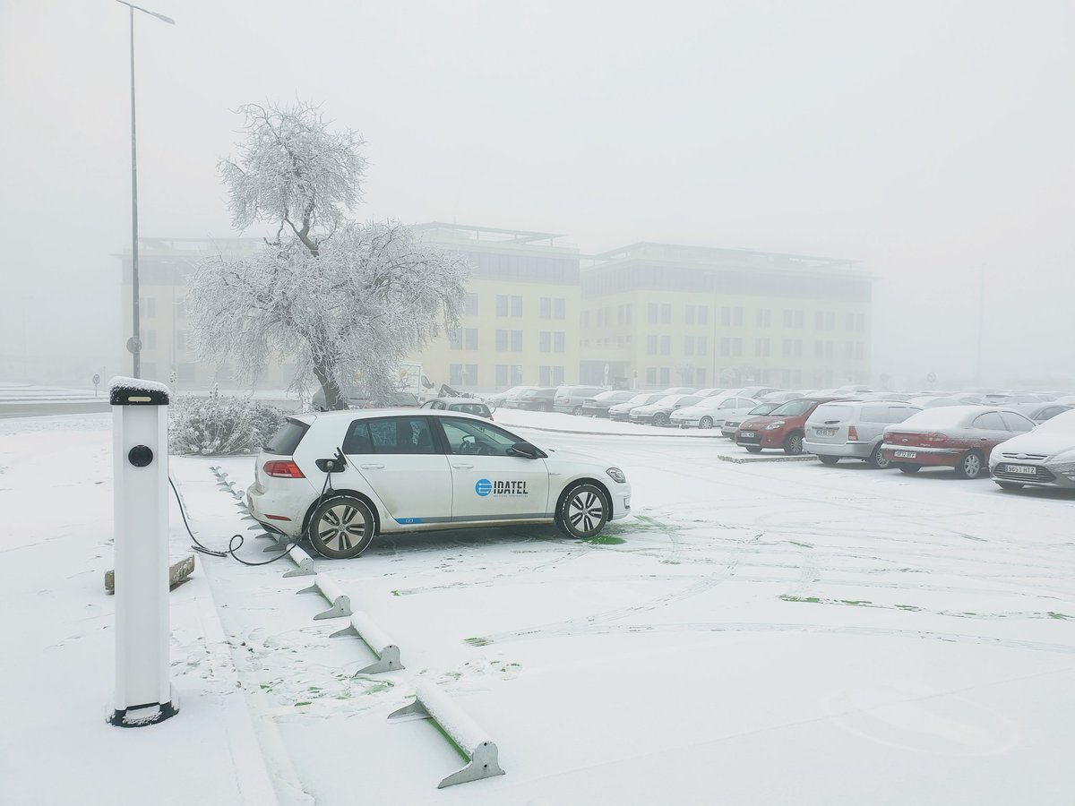 idatelnet's tweet photo. Hoy esta todo blanco por nuestras oficinas
@turvalladolid
#Niebla #filomena #Valladolid #cocheeléctrico https://t.co/qifqHbxp3j