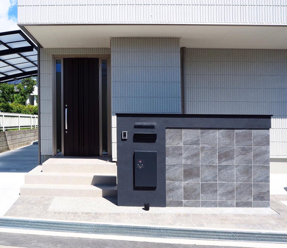 Uzivatel Leaf Exterior Garden Na Twitteru 2対のモダン門柱が印象的な外構 モダンな2 対の門柱 形や表札 ポスト 宅配ボックスの仕様はお揃いに タイルのみカラーを変えて統一感を出しました ブラックが外構全体を引き締め かっこいい雰囲気を作り出してい Uzivatel Leaf Exterior Garden Na Twitteru 2対のモダン門柱が印象的な外構 モダンな2 対の門柱 形や表札 ポスト 宅配ボックスの仕様はお揃いに タイルのみカラーを変えて統一感を出しました ブラックが外構全体を引き締め かっこいい雰囲気を作り出してい