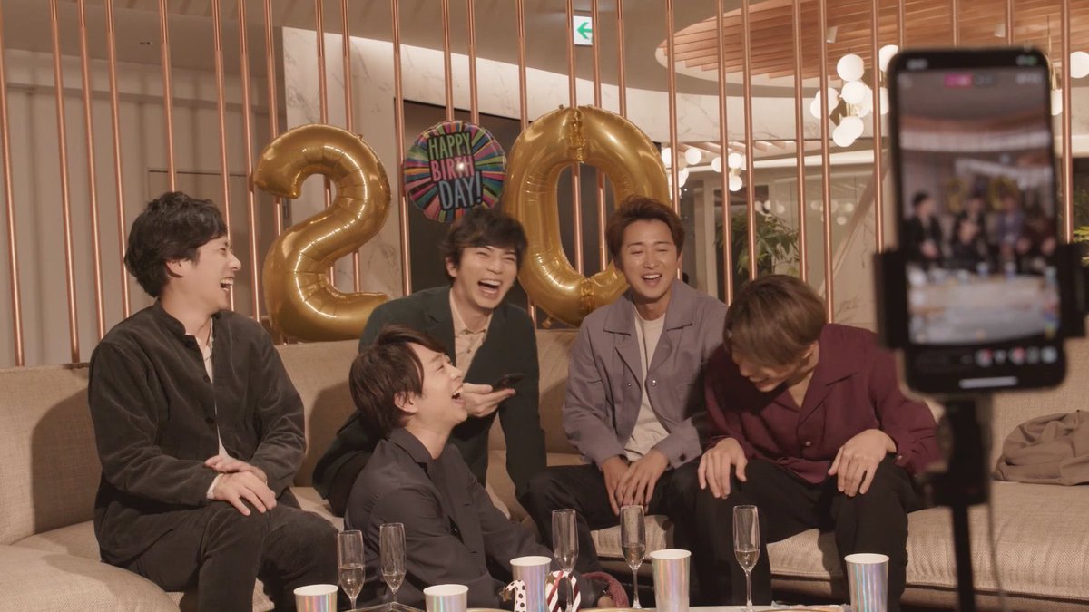Shiawase1107's tweet photo. Thank you always Arashi, be well and happy! Till we meet again 🥰❤💛💚💙💜

#ThankYouARASHI 
#ThankYoufromARASHI 
#ARASHI 
#ARASHI2020
#ありがとう嵐 
#嵐からみんなにありがとう 
#嵐
#嵐2020 https://t.co/wF7hRxgRmO