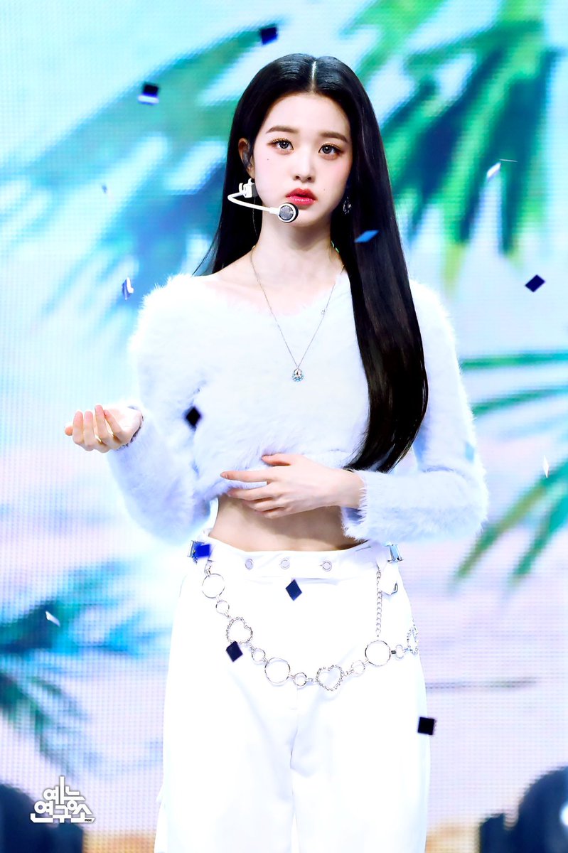 wonyoung pics tweet media
