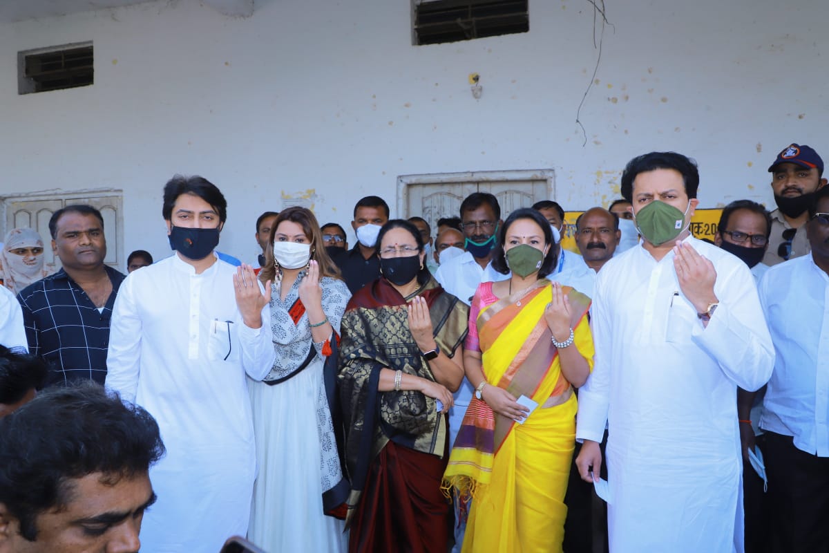 I caste my vote at #Babhalgaon village panchayat elections today. Elections are a festival of democracy, we must celebrate without fail. <a href="/aditi_ad/">aditi amit deshmukh</a> <a href="/MeDeshmukh/">Dhiraj V Deshmukh</a> <a href="/honeybhagnani/">Deepshikha DDeshmukh</a>