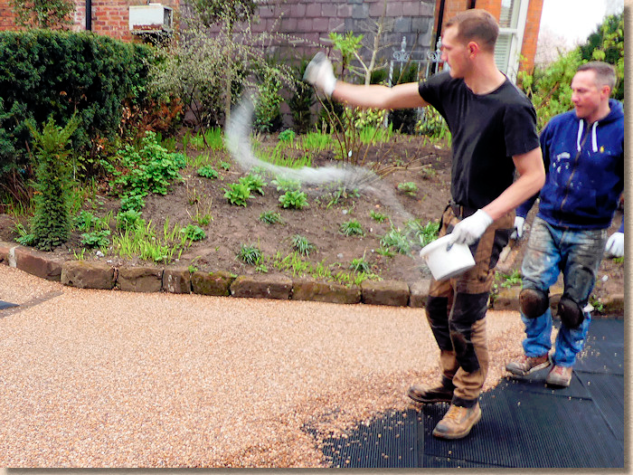 pavingexpert's tweet photo. @AddaGrip have a great sponsored feature on the website looking in detail at the amazing #TerraBase no-sub-base-required #resin #bound #surfacing system and its installation on a property in south Manchester
https://t.co/39JFusLva4 https://t.co/9w9dMwq2Hw