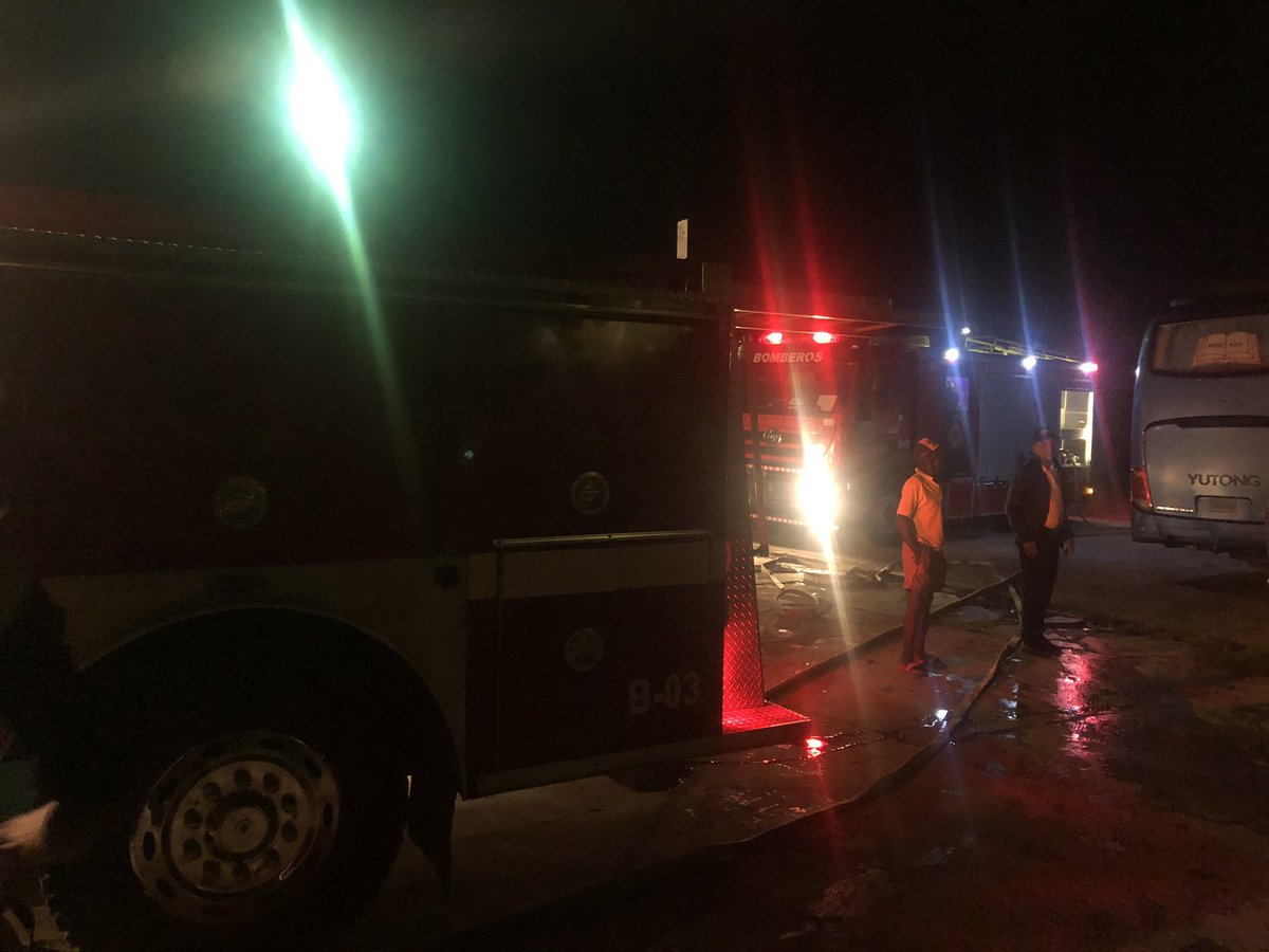 BVPC_Oficial's tweet photo. #NoticiasBVPC | Notificamos que desde hace una hora se registra un Incendio Forestal en Verón, detrás del parqueo de TT Darzo. Evento en el que responden las unidades B-02 y B-03.

En el evento no se registran víctimas. https://t.co/SBSVvivwae