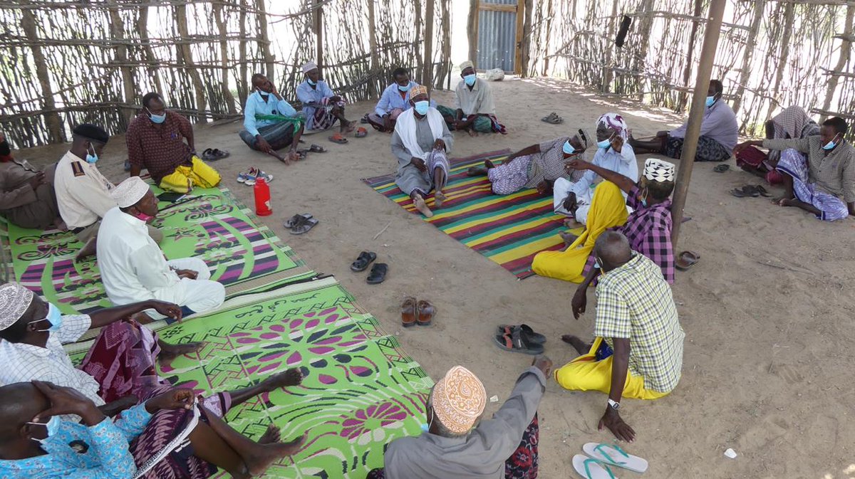AFGMBoard's tweet photo. Our Director Sheikh Rashid Omar, who is also a retired Kadhi, led a meeting of Islamic leaders and cultural elders in Dalsan, Wajir South to advocate for the elimination of FGM among the Somali community &amp; cascade the Presidential Directive to #EndFGM by 2022. https://t.co/91EKTBTHsA