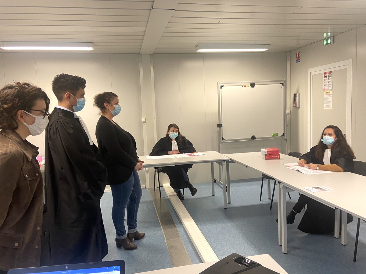 Simulations d’audiences correctionnelles à l’#ENM : Pendant 3 jours, les élèves magistrats #Promo2020 jouent les rôles de président &amp; de substitut du procureur, sous les regards de #magistrats &amp; d’#avocats.