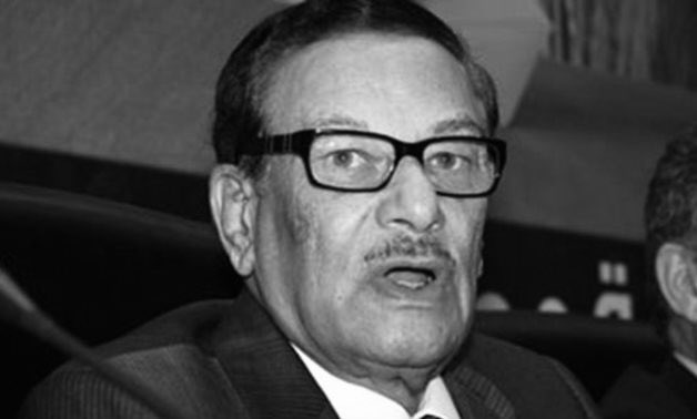 #صفوت_الشريف كان أحد أعمدة فساد السلطة في مصر وإرهابها عبر السنين. اللهم اجعل جرائمه أثقل ما يوضع بميزانه يوم يلقاك.
"ولقد جئتمونا فرادى كما خلقناكم أول مرة وتركتم ما خوّلناكم وراء ظهوركم، وما نرى معكم شفعاءكم الذين زعمتم أنهم فيكم شركاء، لقد تقطّع بينكم وضل عنكم ما كنتم تزعمون".