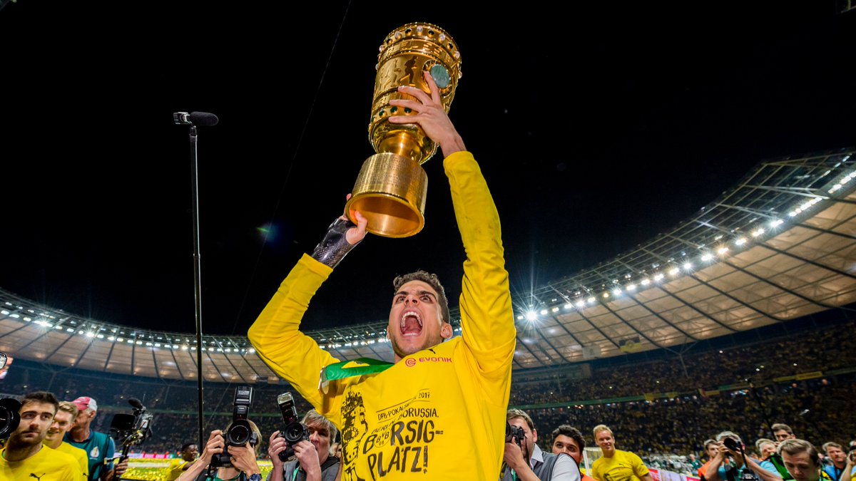 BVB's tweet photo. 🎁 ¡Feliz cumpleaños, @MarcBartra (30)! 💛 https://t.co/Fw7tGTXsIT