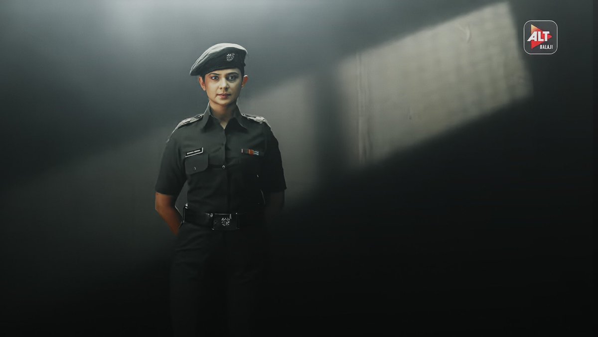 AishaRambles's tweet photo. Jennifer Winget in a Army Uniform!🔥
#JenniferWinget #CODEM #MajorMonica https://t.co/W8P680dmzn